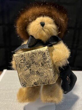 BOYDS BEARS VANNA SPENDALOT- #903401 Retired